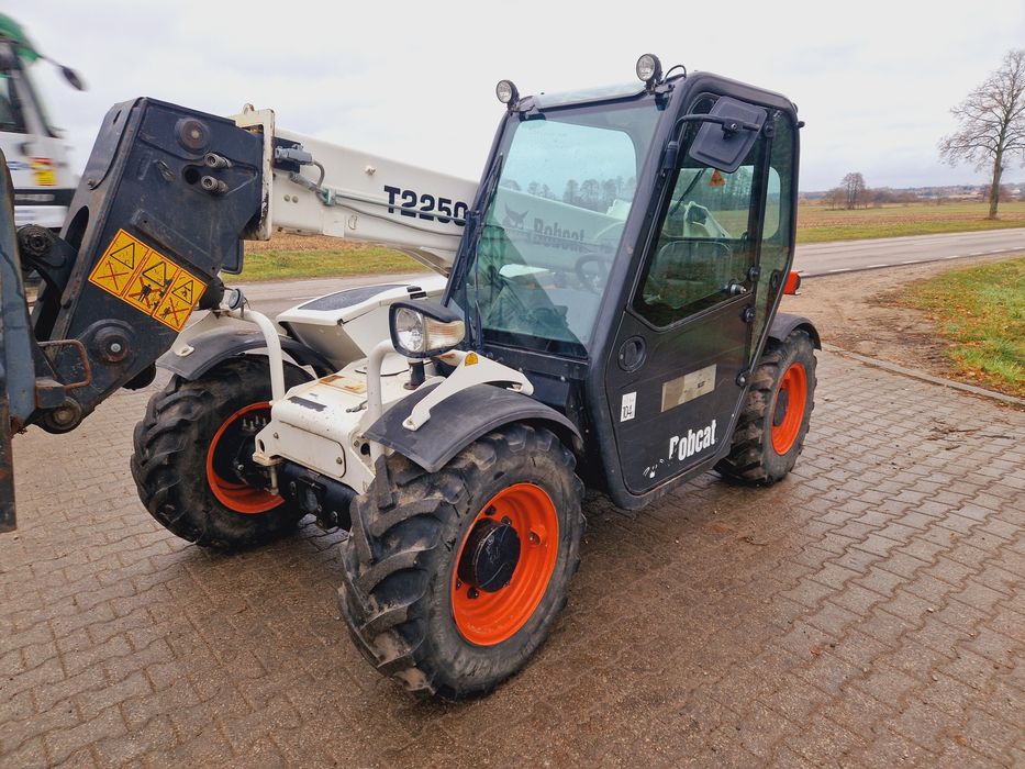 Bobcat t2250 małe gabaryty 2400h 2014r Kubota Super Stan Manitou
