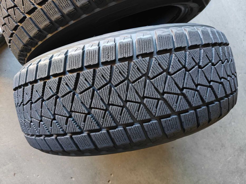 R19 235 55 шини зимові Bridgestone Blizzak DM-V2 арктична липучка Японія