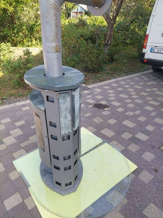 Камін з кам'яною обліцовкою