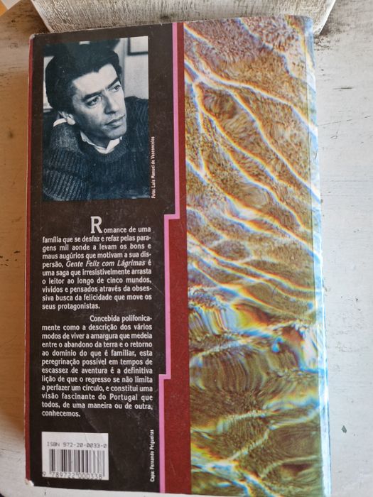 "Gente Feliz com Lágrimas", romance de João de Melo