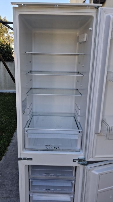 Frigorífico Combinado de Encastre BECKEN — Bom Estado - Venda Rápida!