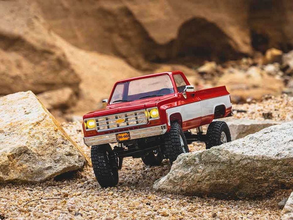 Машинка на радіокеруванні 4x4 FMS 1:18 Chevrolet K10 RTR