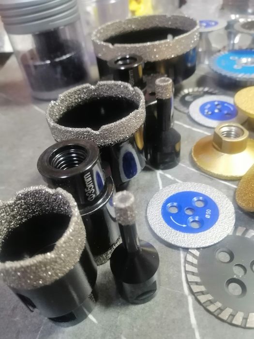 Ломатель для крупноформатной плитки Коронки.