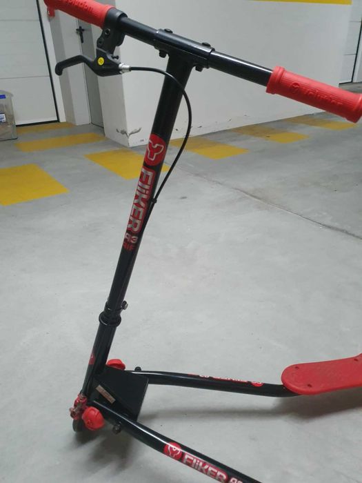 Fliker (triciclo articulado) de três rodas