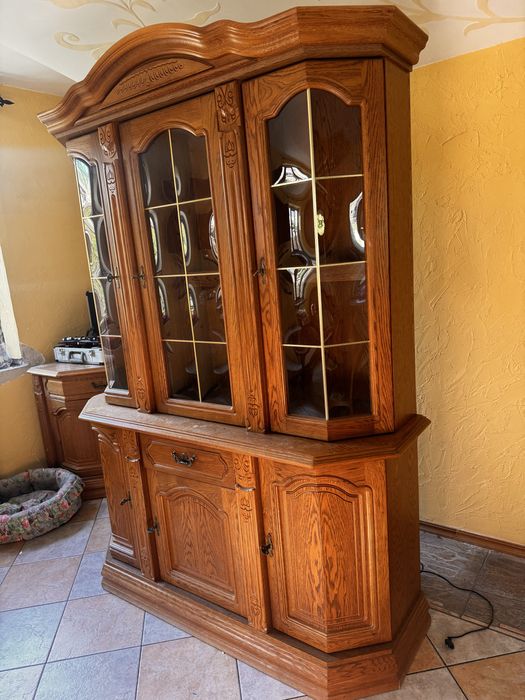 Сервант деревяний у доброму стані!