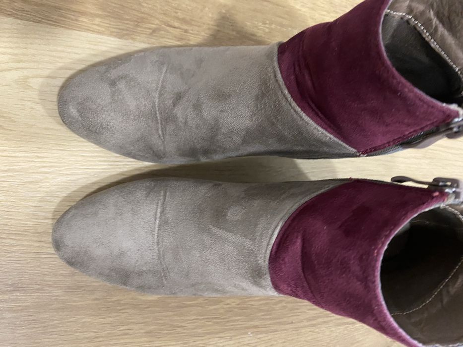 Botas novas cinzentas