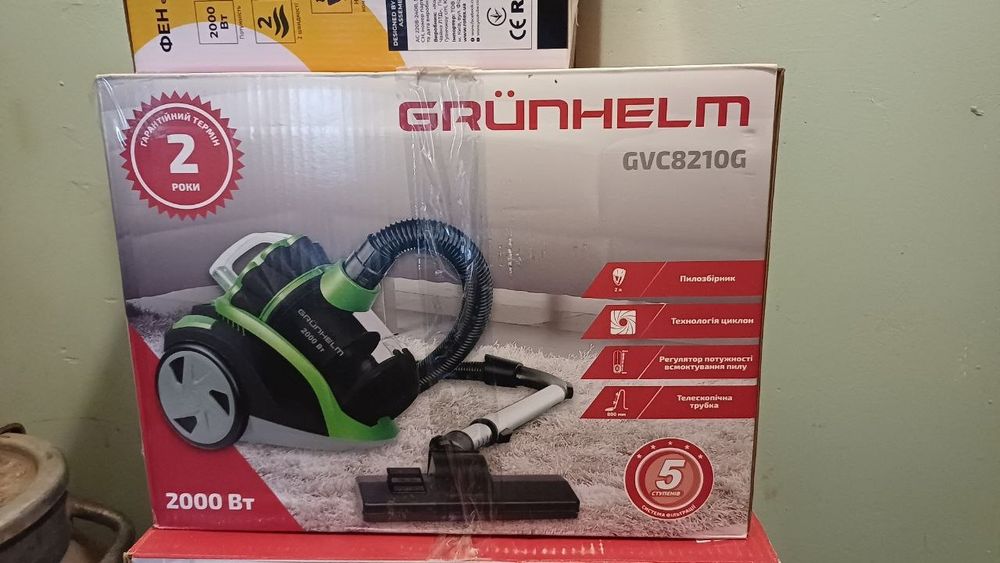 Пилосос Grunhelm GVC8210G