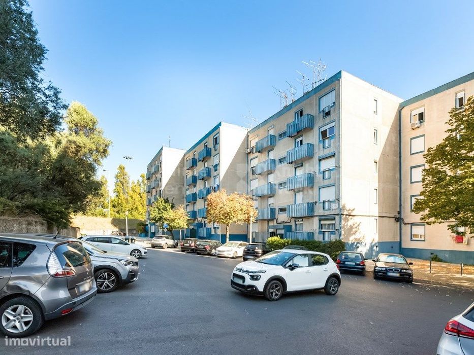 Apartamento T2+1 para arrendamento mobilado na Encarnação