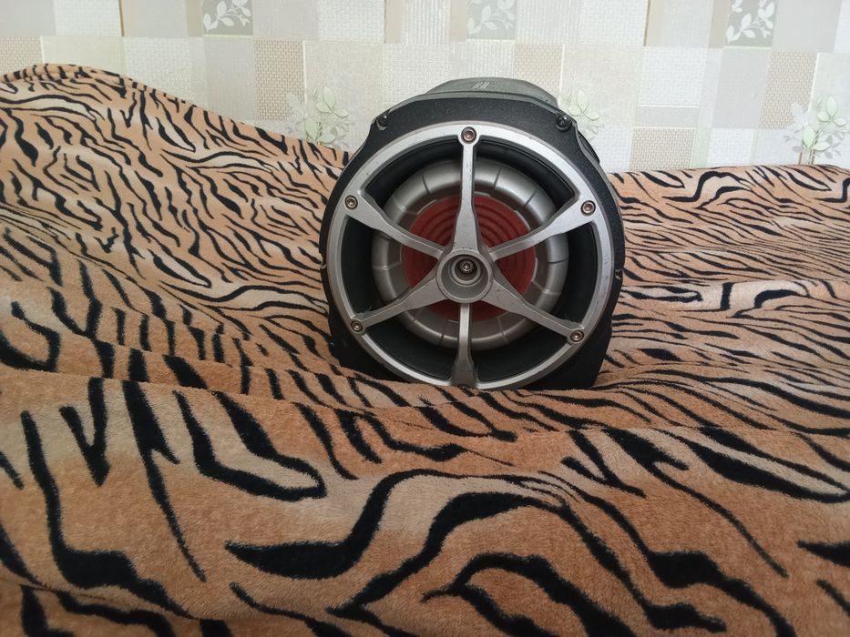 Продам сабвуфер Pioneer в отличном состоянии,звучит великолепно для своих размеров!
Сделан в Японии