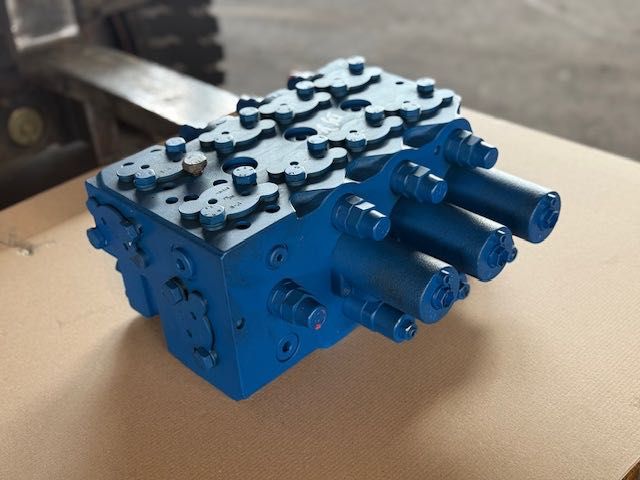 nowy rozdzielacz hydrauliczny REXROTH 3 sekcje