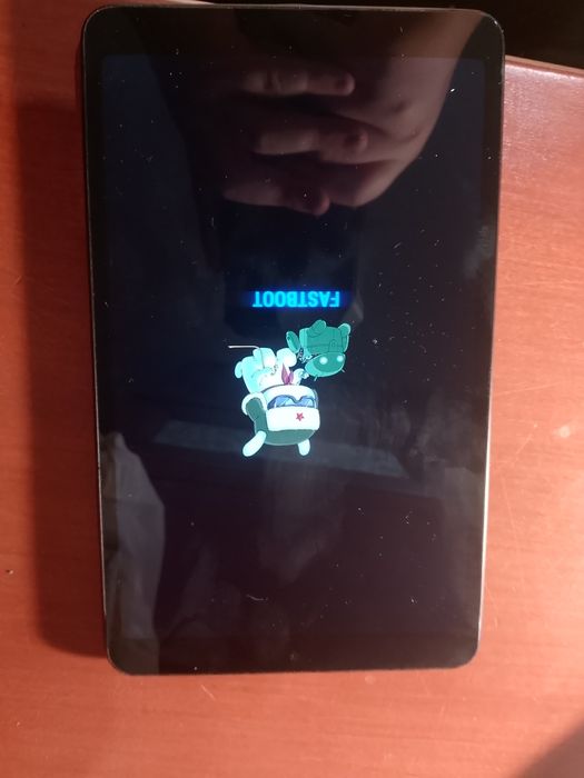 Планшет Mi pad 4 реагирует на зарядку