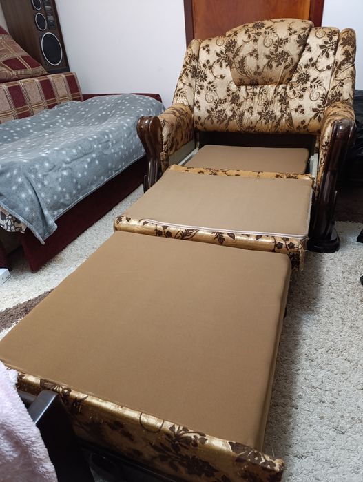 Крісло-ліжко величезне,цікаве.Стан хороший