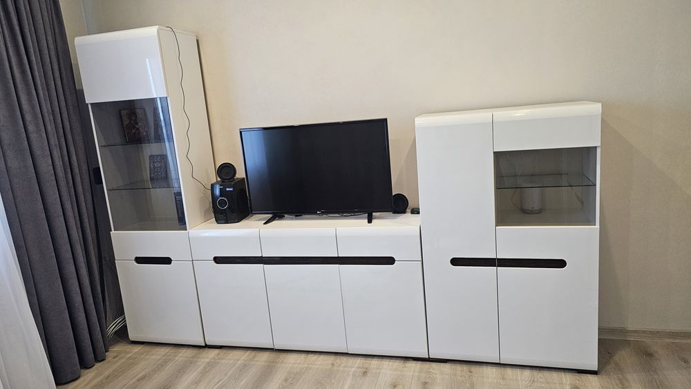 Продам стенку и шкаф для гостиной или спальни