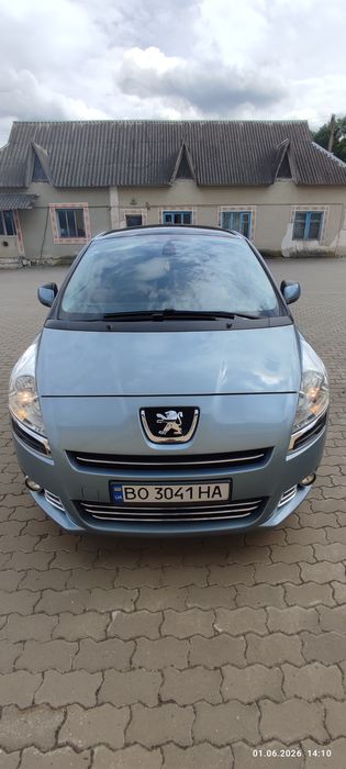 Продам пежо5008 .1.6 турбо бензин