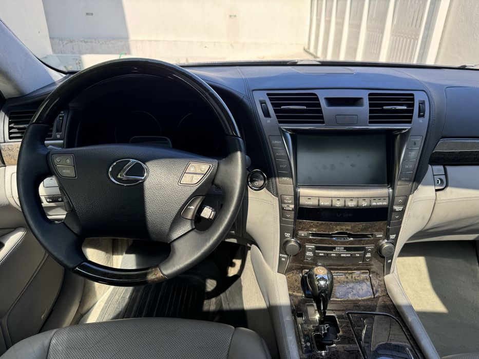 Lexus LS600H 450cv foto 5