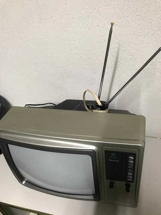 TELEVISÃO DE 15" marca SAVANA