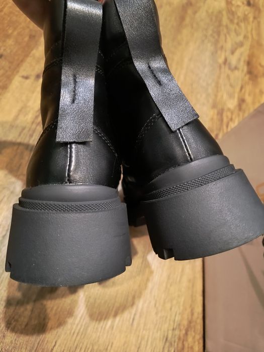 Nowe trapery rozmiar 37 buty zimowe czarne wiązane