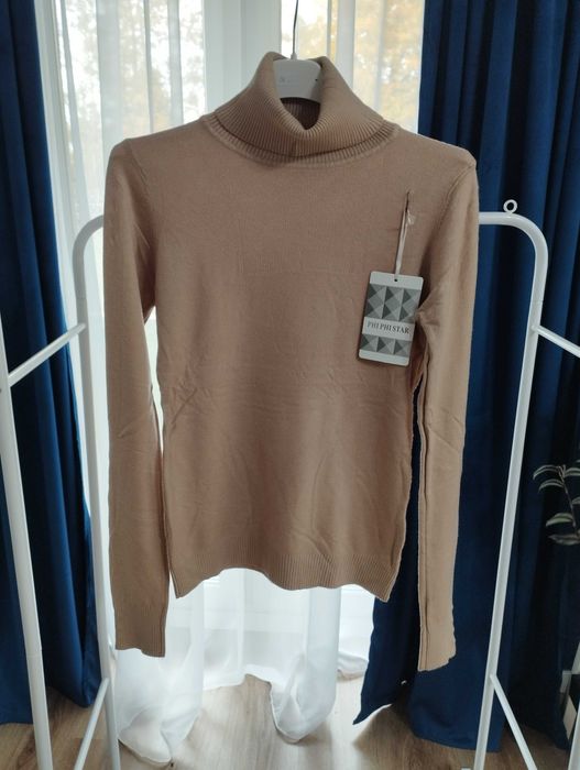 Czarny golf z guziczkami L