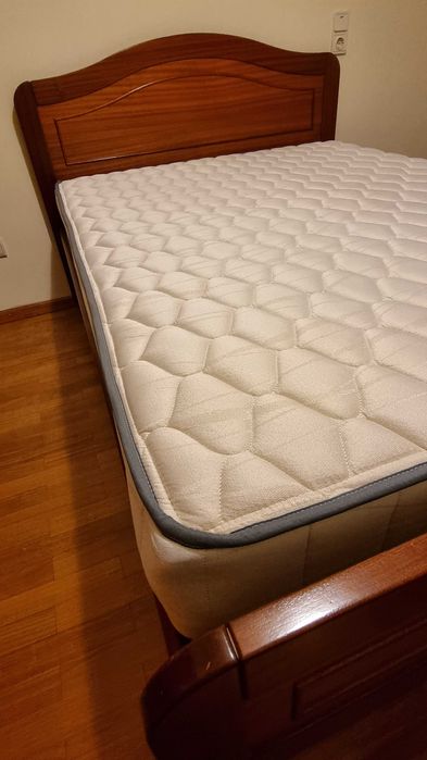 Cama de casal com colchão