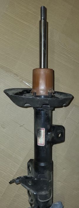 Амортизатор передній правий Toyota Venza 21-24 AWD 4851080B45