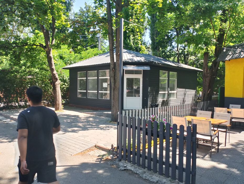Сдаётся в аренду коммерческое помещение на  улице Ивана и Юрия Лип 5/2. Проходное место. Фасад на улицу. Площадь помещения 55кв.м. есть санузел. 5КВТ.