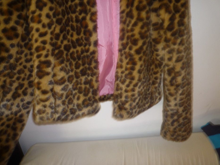 Casaco H&M em padrão leopardo M