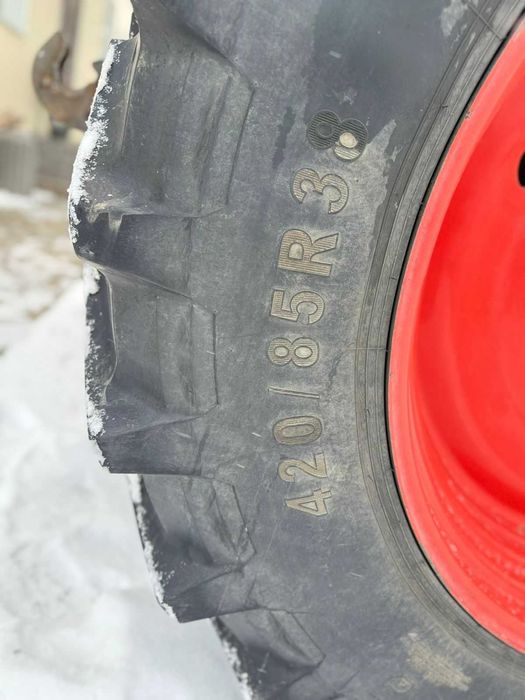 Трактор Ares 557 З фронтальним навантажувачем