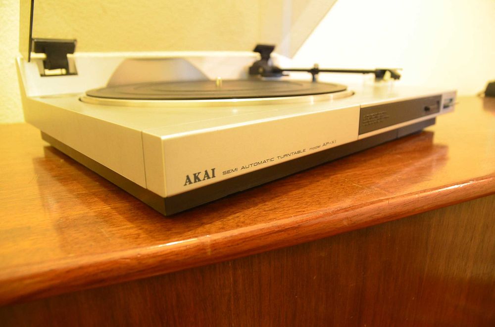 Gira Discos Akai AP-X1