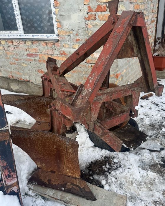 Продам плуг 2-35