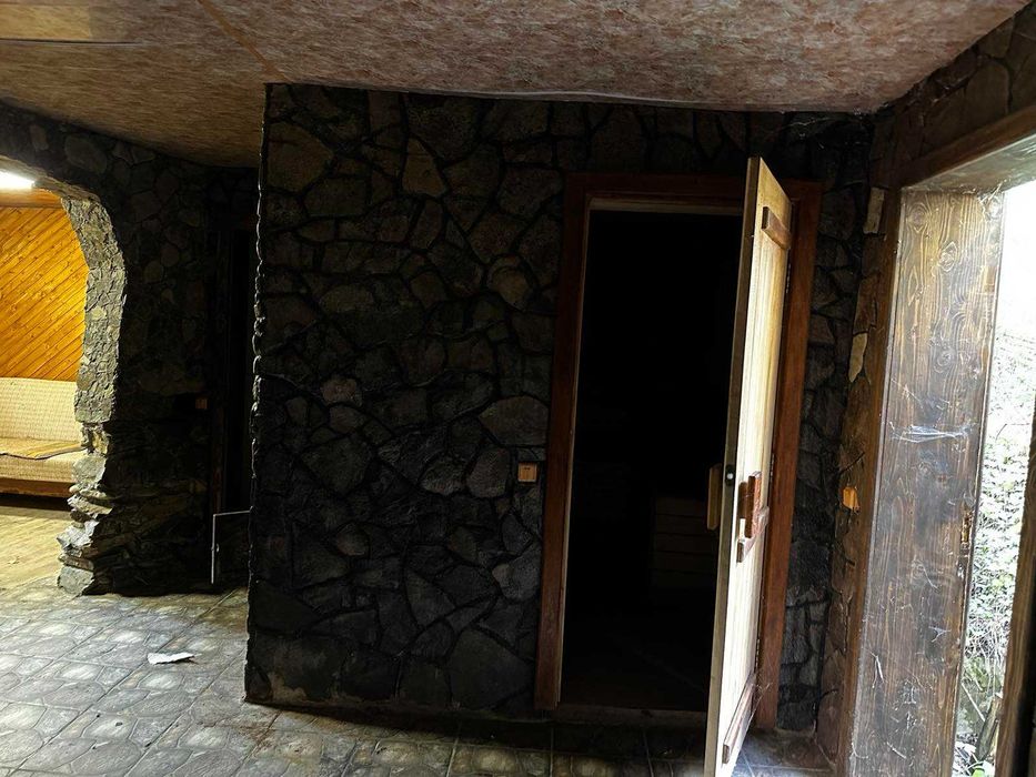 Продається сауна з жилим будинком в смт. Дубове