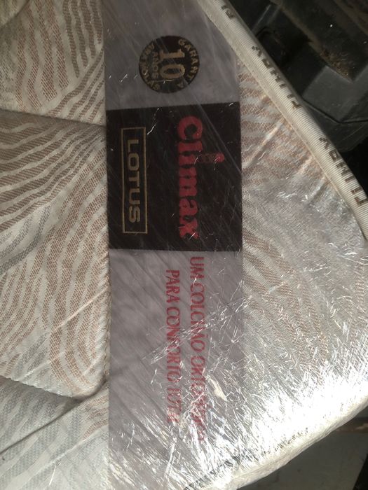 Cama de casal e colchão ortopédico