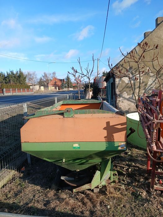 Zabudowa kosz do rozsiewacza nawozów Amazone