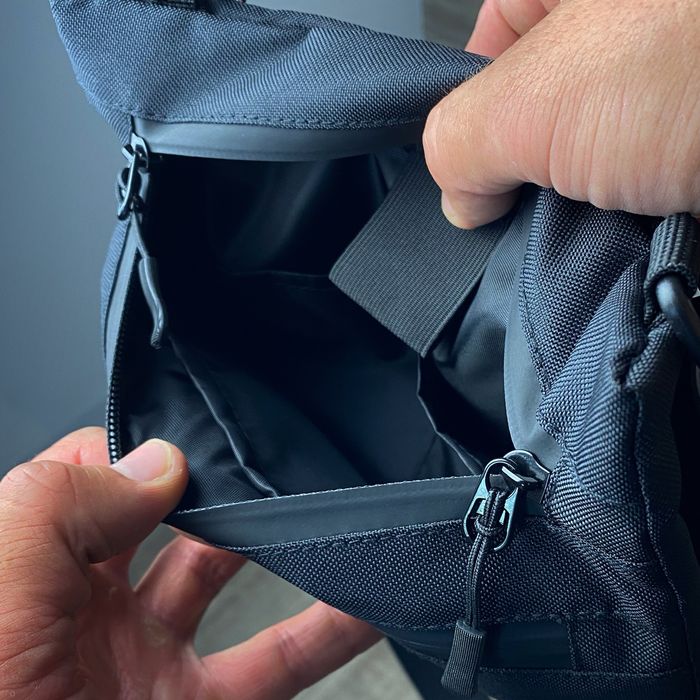 Чоловіча чорна сумка через плече універсальна тактична