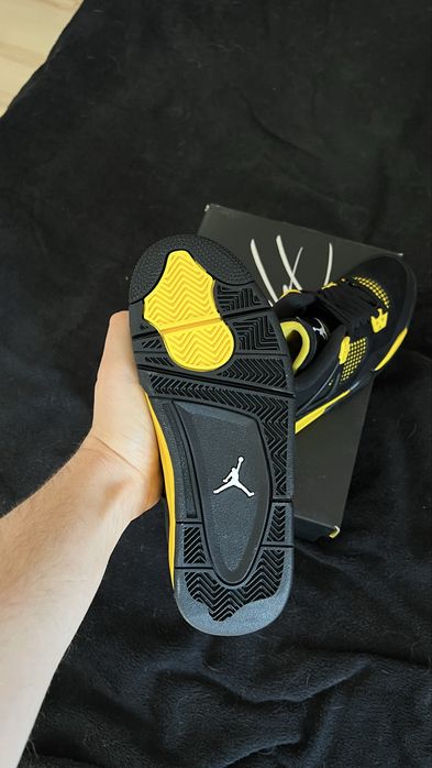 Jordan 4 Thunder (GS) 38