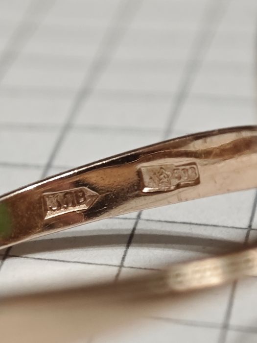 Золота каблучка, з діамантами 0..624 ct, і хризопоазом, 583 проба.