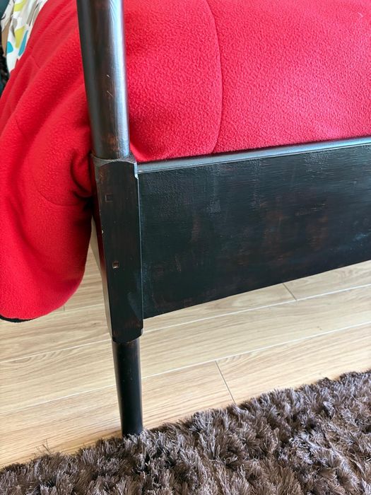 Cama de dossel IKEA envernizada em nougat