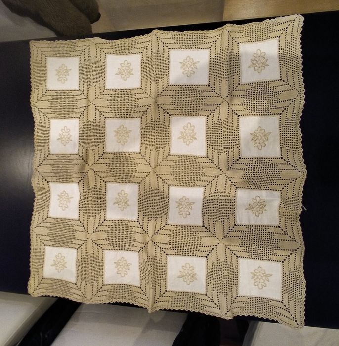 Toalha crochet e linho bordado