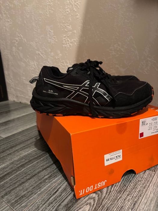 Продам кросівки Asics