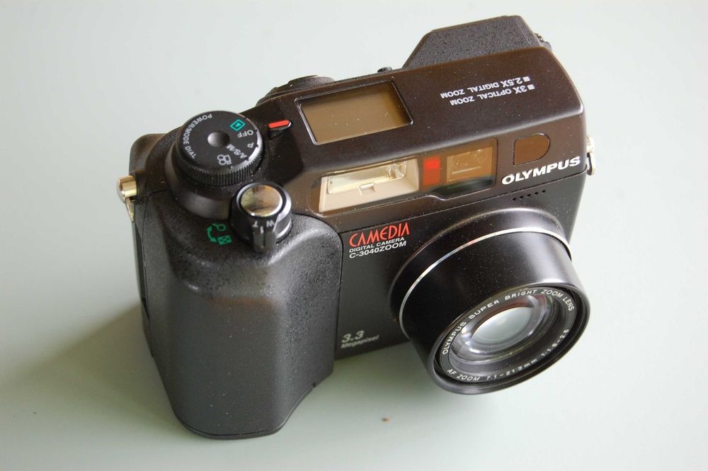 kompakt OLYMPUS C-3040 obiektyw 1,8 ! stan jak nowy, karton, płyty, papiery