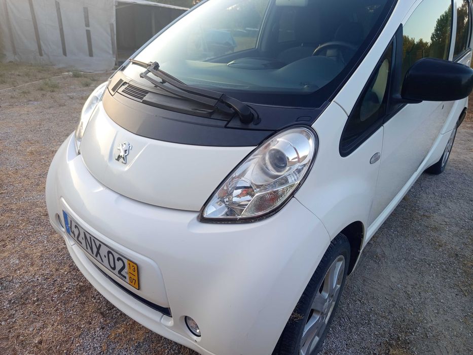 Peugeot ion elétrico.