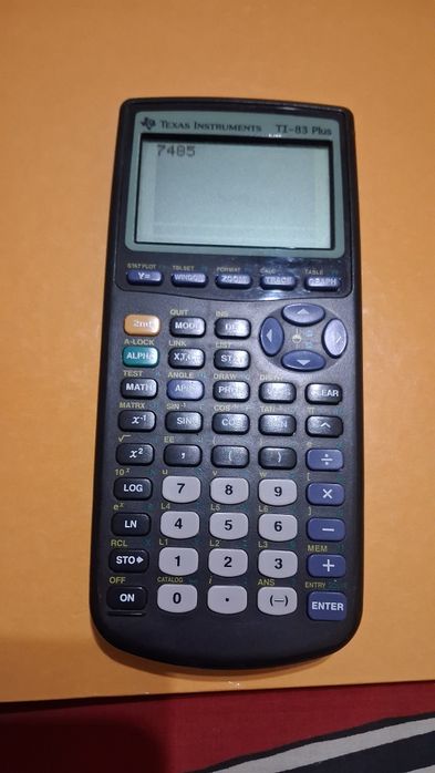 Calculadora Gráfica Texas TI-83 Plus (Completa)