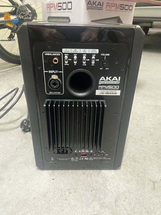 Dois AKAI RPM 500 Monitores de Estúdio, Preto