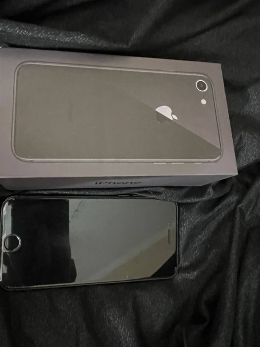 Продам iphone 8 64 ГБ