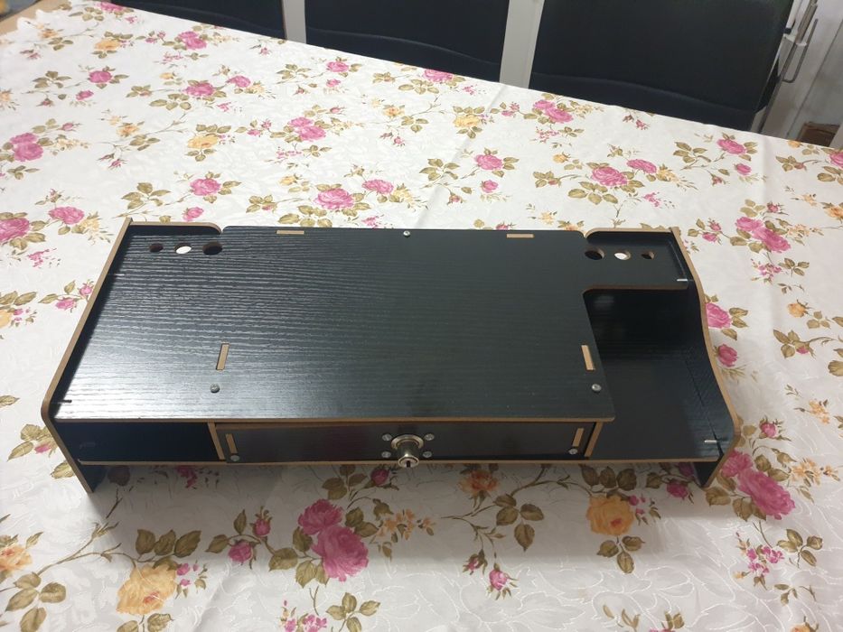 Pod monitor 48x20x11 cm