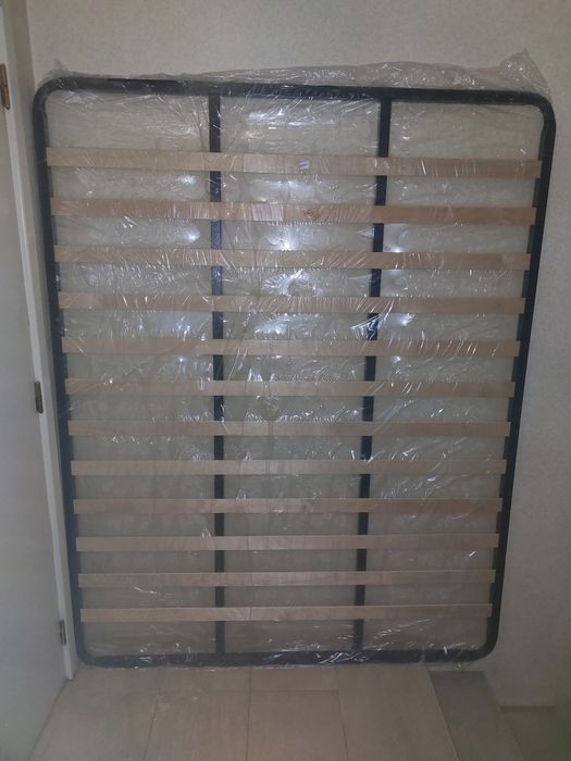 Estrado novo sem utilização