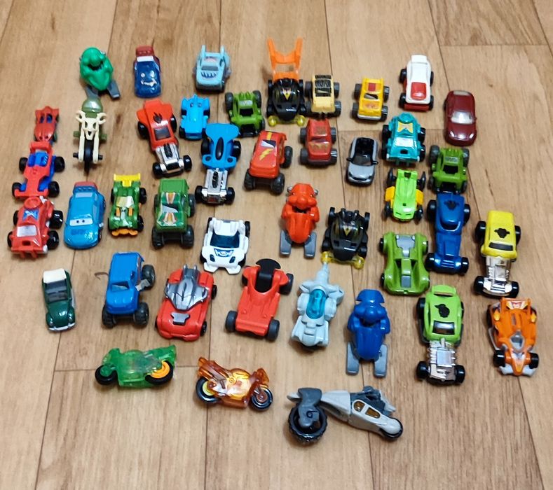 Іграшки з кіндера, тачки, машинки, машини