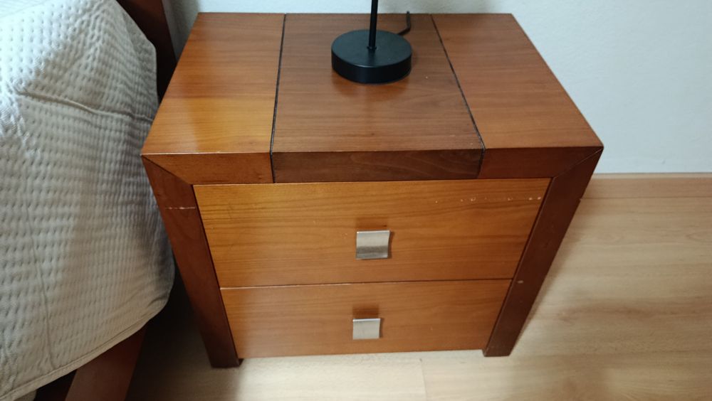 1 Cama de Casal + 1 estrado +  2 mesinhas de cabeceira