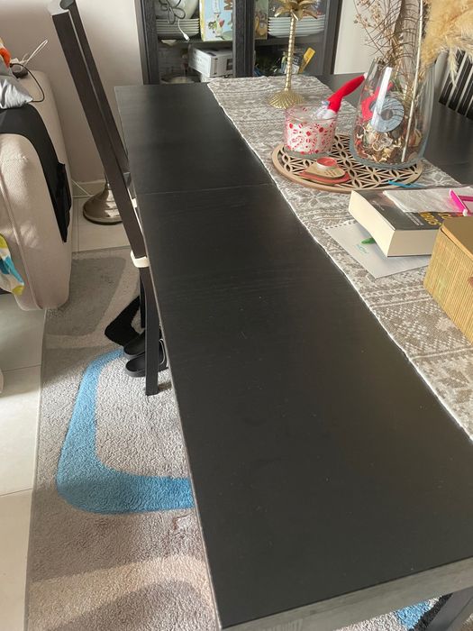 Mesa extensível com 4 cadeiras com pouco uso