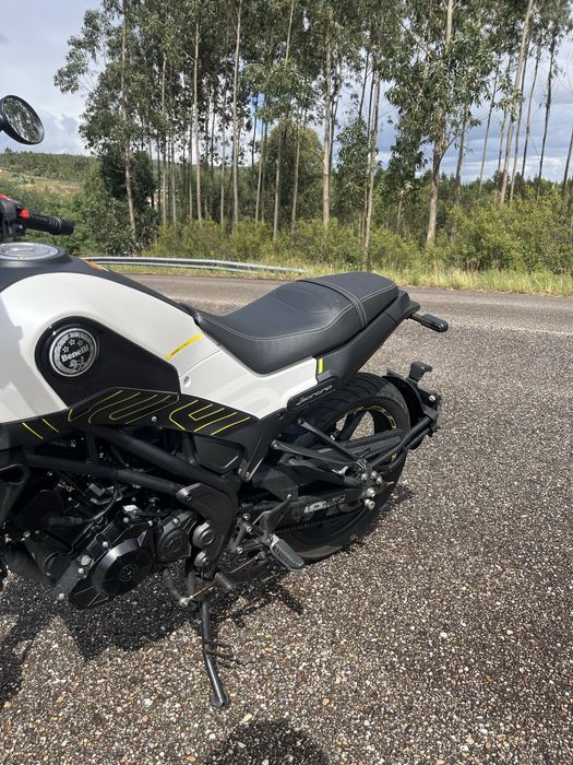 Benelli Leoncino 125