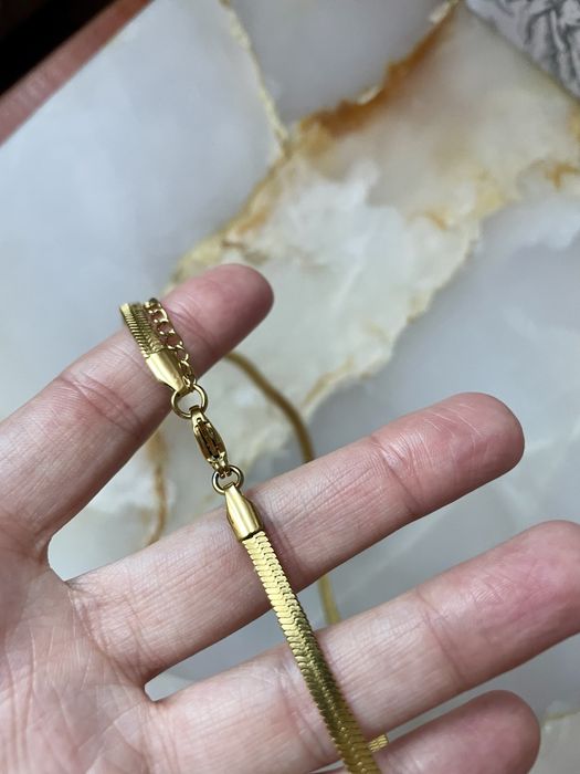 Naszyjnik o płaskim splocie z zawieszka